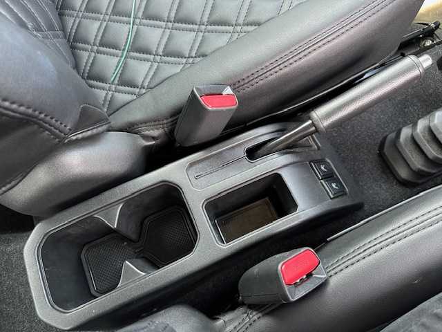 スズキ ジムニー XC 大阪府 2020(令2)年 1.1万km ミディアムグレー ナビ　/フルセグ　/Ｂｌｕｅｔｏｏｔｈ　/レザー調シートカバー　/ｉｎｎｏキャリア　/前後ドライブレコーダー　/クルーズコントロール　/シートヒーター　/ＬＥＤヘッドライト　/ＥＴＣ　/フロアーマット　/サイドバイザー