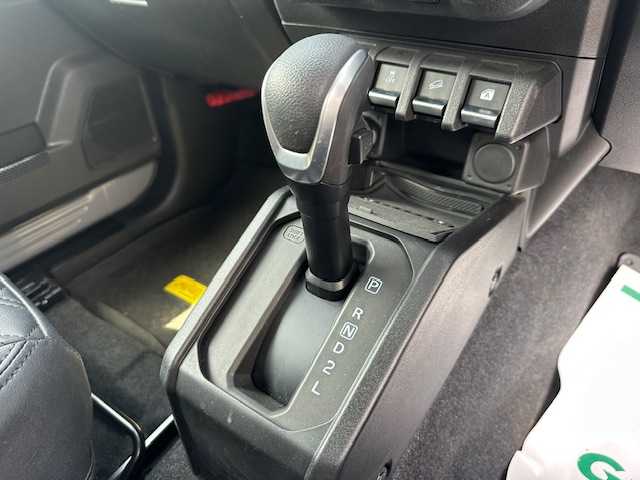 スズキ ジムニー XC 大阪府 2020(令2)年 1.1万km ミディアムグレー ナビ　/フルセグ　/Ｂｌｕｅｔｏｏｔｈ　/レザー調シートカバー　/ｉｎｎｏキャリア　/前後ドライブレコーダー　/クルーズコントロール　/シートヒーター　/ＬＥＤヘッドライト　/ＥＴＣ　/フロアーマット　/サイドバイザー