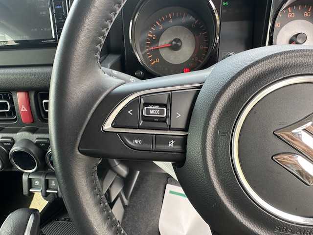 スズキ ジムニー XC 大阪府 2020(令2)年 1.1万km ミディアムグレー ナビ　/フルセグ　/Ｂｌｕｅｔｏｏｔｈ　/レザー調シートカバー　/ｉｎｎｏキャリア　/前後ドライブレコーダー　/クルーズコントロール　/シートヒーター　/ＬＥＤヘッドライト　/ＥＴＣ　/フロアーマット　/サイドバイザー