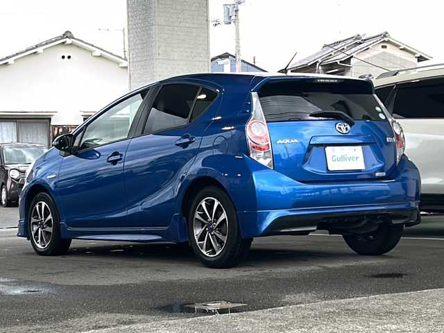 トヨタ アクア S 愛媛県 2014(平26)年 7.2万km コバルトブルーメタリック 純正ナビ/バックカメラ/フルエアロ/シートヒーターＤ席Ｎ席/フルセグテレビ/ＥＴＣ/モデリスタアルミホイール/オートライト/スマートキー/横滑り防止装置/純正フロアマット/プッシュスタート