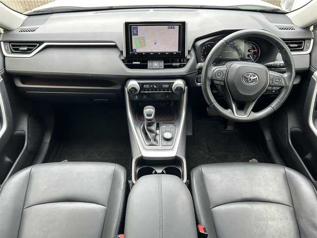トヨタ ＲＡＶ４ G Zパッケージ 滋賀県 2019(令1)年 3.4万km ホワイトパールクリスタルシャイン ガソリン/4WD(F4)/CVT/モデリスタエアロ/パノラマムーンルーフ/9インチ純正ナビ【NSZT-Y68T】/バックカメラ/ETC/ＴＶキャンセラー/ＴｏｙｏｔａＳａｆｅｔｙＳｅｎｓｅ/・プリクラッシュブレーキアシスト	/・踏み間違い防止アシスト/・リヤクロストラフィックオートブレーキ/・ブラインドスポットモニター/・レーンキープアシスト/・レーダークルーズコントロール/・標識検知機能/運転席・助手席シートヒーター/デジタルインナーミラー	/電動格納ミラー/電動リアゲート/電動パーキング/ブレーキホールド/革巻きステアリング/ステアリングスイッチ/オートライト/LEDヘッドライト/フロントフォグ/フルオートエアコン/プッシュスタート/スマートキー/スペアキー/純正フロアマット/ドアバイザー/シートメモリー/パワーシート