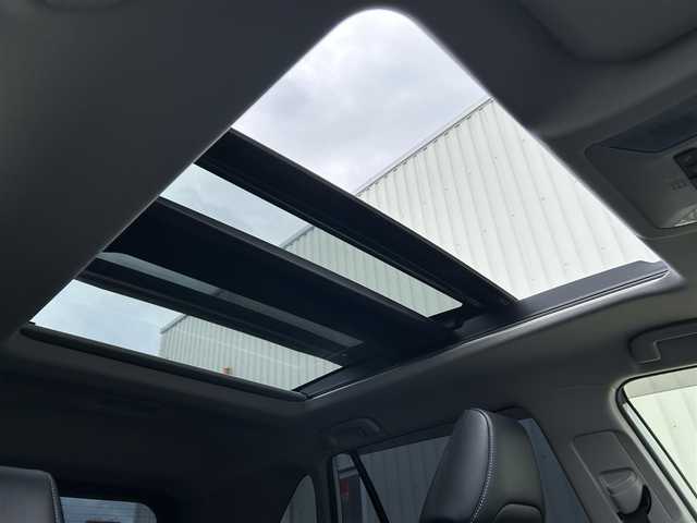 トヨタ ＲＡＶ４ G Zパッケージ 滋賀県 2019(令1)年 3.4万km ホワイトパールクリスタルシャイン ガソリン/4WD(F4)/CVT/モデリスタエアロ/パノラマムーンルーフ/9インチ純正ナビ【NSZT-Y68T】/バックカメラ/ETC/ＴＶキャンセラー/ＴｏｙｏｔａＳａｆｅｔｙＳｅｎｓｅ/・プリクラッシュブレーキアシスト	/・踏み間違い防止アシスト/・リヤクロストラフィックオートブレーキ/・ブラインドスポットモニター/・レーンキープアシスト/・レーダークルーズコントロール/・標識検知機能/運転席・助手席シートヒーター/デジタルインナーミラー	/電動格納ミラー/電動リアゲート/電動パーキング/ブレーキホールド/革巻きステアリング/ステアリングスイッチ/オートライト/LEDヘッドライト/フロントフォグ/フルオートエアコン/プッシュスタート/スマートキー/スペアキー/純正フロアマット/ドアバイザー/シートメモリー/パワーシート