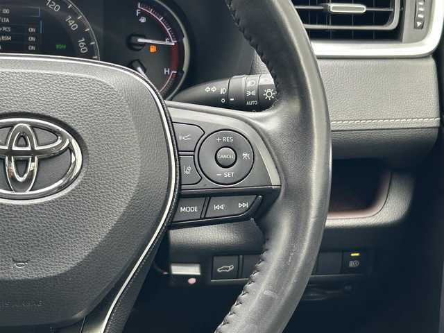 トヨタ ＲＡＶ４ G Zパッケージ 滋賀県 2019(令1)年 3.4万km ホワイトパールクリスタルシャイン ガソリン/4WD(F4)/CVT/モデリスタエアロ/パノラマムーンルーフ/9インチ純正ナビ【NSZT-Y68T】/バックカメラ/ETC/ＴＶキャンセラー/ＴｏｙｏｔａＳａｆｅｔｙＳｅｎｓｅ/・プリクラッシュブレーキアシスト	/・踏み間違い防止アシスト/・リヤクロストラフィックオートブレーキ/・ブラインドスポットモニター/・レーンキープアシスト/・レーダークルーズコントロール/・標識検知機能/運転席・助手席シートヒーター/デジタルインナーミラー	/電動格納ミラー/電動リアゲート/電動パーキング/ブレーキホールド/革巻きステアリング/ステアリングスイッチ/オートライト/LEDヘッドライト/フロントフォグ/フルオートエアコン/プッシュスタート/スマートキー/スペアキー/純正フロアマット/ドアバイザー/シートメモリー/パワーシート