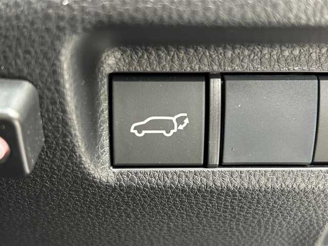 トヨタ ＲＡＶ４ G Zパッケージ 滋賀県 2019(令1)年 3.4万km ホワイトパールクリスタルシャイン ガソリン/4WD(F4)/CVT/モデリスタエアロ/パノラマムーンルーフ/9インチ純正ナビ【NSZT-Y68T】/バックカメラ/ETC/ＴＶキャンセラー/ＴｏｙｏｔａＳａｆｅｔｙＳｅｎｓｅ/・プリクラッシュブレーキアシスト	/・踏み間違い防止アシスト/・リヤクロストラフィックオートブレーキ/・ブラインドスポットモニター/・レーンキープアシスト/・レーダークルーズコントロール/・標識検知機能/運転席・助手席シートヒーター/デジタルインナーミラー	/電動格納ミラー/電動リアゲート/電動パーキング/ブレーキホールド/革巻きステアリング/ステアリングスイッチ/オートライト/LEDヘッドライト/フロントフォグ/フルオートエアコン/プッシュスタート/スマートキー/スペアキー/純正フロアマット/ドアバイザー/シートメモリー/パワーシート