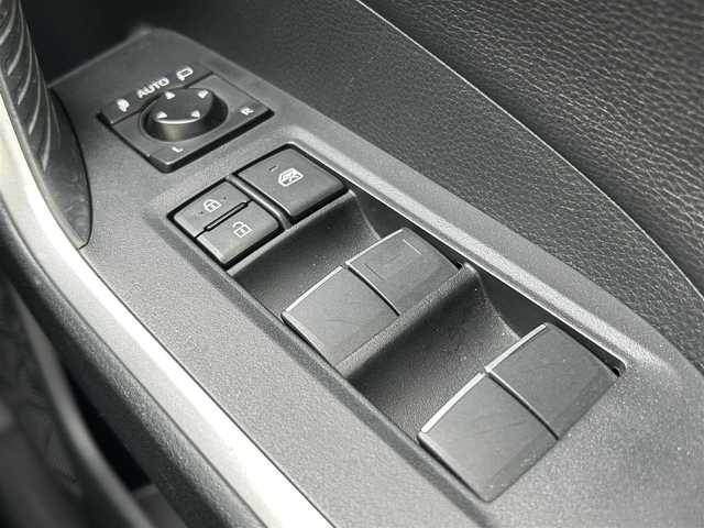 トヨタ ＲＡＶ４ G Zパッケージ 滋賀県 2019(令1)年 3.4万km ホワイトパールクリスタルシャイン ガソリン/4WD(F4)/CVT/モデリスタエアロ/パノラマムーンルーフ/9インチ純正ナビ【NSZT-Y68T】/バックカメラ/ETC/ＴＶキャンセラー/ＴｏｙｏｔａＳａｆｅｔｙＳｅｎｓｅ/・プリクラッシュブレーキアシスト	/・踏み間違い防止アシスト/・リヤクロストラフィックオートブレーキ/・ブラインドスポットモニター/・レーンキープアシスト/・レーダークルーズコントロール/・標識検知機能/運転席・助手席シートヒーター/デジタルインナーミラー	/電動格納ミラー/電動リアゲート/電動パーキング/ブレーキホールド/革巻きステアリング/ステアリングスイッチ/オートライト/LEDヘッドライト/フロントフォグ/フルオートエアコン/プッシュスタート/スマートキー/スペアキー/純正フロアマット/ドアバイザー/シートメモリー/パワーシート