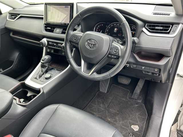 トヨタ ＲＡＶ４ G Zパッケージ 滋賀県 2019(令1)年 3.4万km ホワイトパールクリスタルシャイン ガソリン/4WD(F4)/CVT/モデリスタエアロ/パノラマムーンルーフ/9インチ純正ナビ【NSZT-Y68T】/バックカメラ/ETC/ＴＶキャンセラー/ＴｏｙｏｔａＳａｆｅｔｙＳｅｎｓｅ/・プリクラッシュブレーキアシスト	/・踏み間違い防止アシスト/・リヤクロストラフィックオートブレーキ/・ブラインドスポットモニター/・レーンキープアシスト/・レーダークルーズコントロール/・標識検知機能/運転席・助手席シートヒーター/デジタルインナーミラー	/電動格納ミラー/電動リアゲート/電動パーキング/ブレーキホールド/革巻きステアリング/ステアリングスイッチ/オートライト/LEDヘッドライト/フロントフォグ/フルオートエアコン/プッシュスタート/スマートキー/スペアキー/純正フロアマット/ドアバイザー/シートメモリー/パワーシート