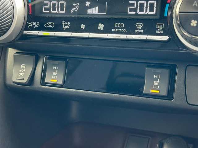 トヨタ ＲＡＶ４ G Zパッケージ 滋賀県 2019(令1)年 3.4万km ホワイトパールクリスタルシャイン ガソリン/4WD(F4)/CVT/モデリスタエアロ/パノラマムーンルーフ/9インチ純正ナビ【NSZT-Y68T】/バックカメラ/ETC/ＴＶキャンセラー/ＴｏｙｏｔａＳａｆｅｔｙＳｅｎｓｅ/・プリクラッシュブレーキアシスト	/・踏み間違い防止アシスト/・リヤクロストラフィックオートブレーキ/・ブラインドスポットモニター/・レーンキープアシスト/・レーダークルーズコントロール/・標識検知機能/運転席・助手席シートヒーター/デジタルインナーミラー	/電動格納ミラー/電動リアゲート/電動パーキング/ブレーキホールド/革巻きステアリング/ステアリングスイッチ/オートライト/LEDヘッドライト/フロントフォグ/フルオートエアコン/プッシュスタート/スマートキー/スペアキー/純正フロアマット/ドアバイザー/シートメモリー/パワーシート