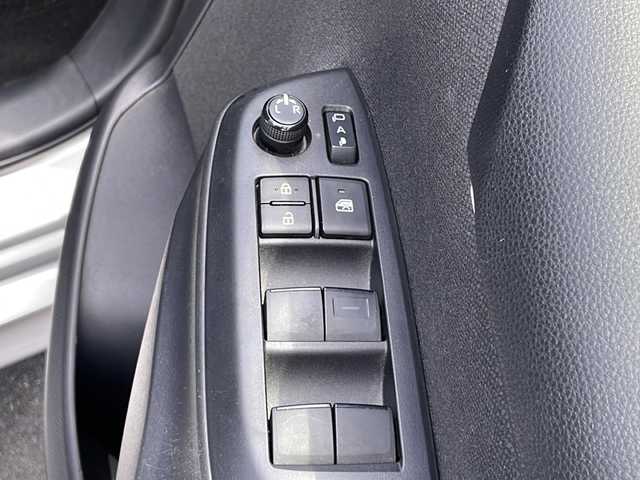 トヨタ ヤリス X 長野県 2020(令2)年 5.4万km シルバーM (株)IDOMが運営する【じしゃロン長野店】の自社ローン専用車両になります/こちらは現金またはオートローンご利用時の価格です。自社ローンご希望の方は別途その旨お申付け下さい./純正ディスプレイオーディオ/バックカメラ/ETC/トヨタセーフティセンス/サマータイヤ４本車載/ステアリングスイッチ/電動各ミラー/前方向ドライブレコーダー