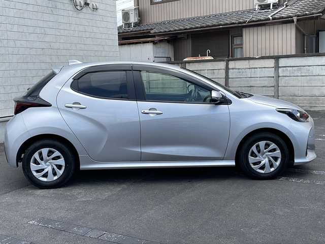 トヨタ ヤリス X 長野県 2020(令2)年 5.4万km シルバーM (株)IDOMが運営する【じしゃロン長野店】の自社ローン専用車両になります/こちらは現金またはオートローンご利用時の価格です。自社ローンご希望の方は別途その旨お申付け下さい./純正ディスプレイオーディオ/バックカメラ/ETC/トヨタセーフティセンス/サマータイヤ４本車載/ステアリングスイッチ/電動各ミラー/前方向ドライブレコーダー