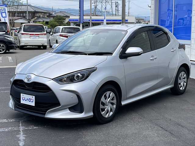 トヨタ ヤリス X 長野県 2020(令2)年 5.4万km シルバーM (株)IDOMが運営する【じしゃロン長野店】の自社ローン専用車両になります/こちらは現金またはオートローンご利用時の価格です。自社ローンご希望の方は別途その旨お申付け下さい./純正ディスプレイオーディオ/バックカメラ/ETC/トヨタセーフティセンス/サマータイヤ４本車載/ステアリングスイッチ/電動各ミラー/前方向ドライブレコーダー