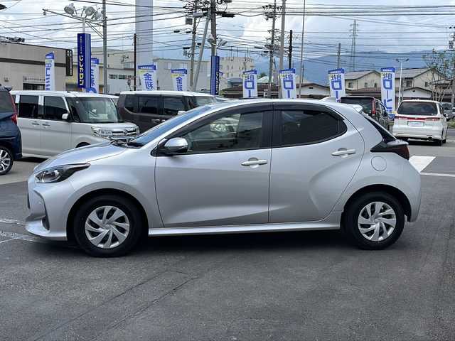 トヨタ ヤリス X 長野県 2020(令2)年 5.4万km シルバーM (株)IDOMが運営する【じしゃロン長野店】の自社ローン専用車両になります/こちらは現金またはオートローンご利用時の価格です。自社ローンご希望の方は別途その旨お申付け下さい./純正ディスプレイオーディオ/バックカメラ/ETC/トヨタセーフティセンス/サマータイヤ４本車載/ステアリングスイッチ/電動各ミラー/前方向ドライブレコーダー