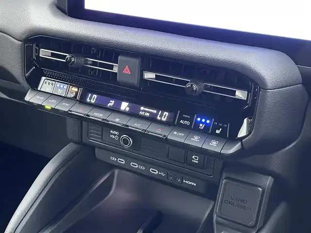 トヨタ ランドクルーザー ２５０ VX 静岡県 2024(令6)年 0.1万km ブラック 1オーナー/トヨタセーフティセンス/純正12.3型メーカーナビ/・フルセグTV/BTオーディオ/USB/Apple Car Play/全方位カメラ/ビルトインETC/サンルーフ/デジタルルームミラー/本革シート/シートヒーターD/N/シートクーラーD/N/パワーシート/BSM/ハンドルヒーター/電動リアゲート/ルーフレール/LEDヘッドランプ/・フォグランプ/純正フロアマット/ドアバイザー/スマートキー/スペアキー/保証書/取扱説明書/純正18アルミホイール