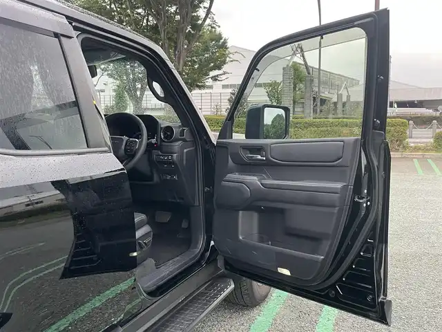 トヨタ ランドクルーザー ２５０ VX 静岡県 2024(令6)年 0.1万km ブラック 1オーナー/トヨタセーフティセンス/純正12.3型メーカーナビ/・フルセグTV/BTオーディオ/USB/Apple Car Play/全方位カメラ/ビルトインETC/サンルーフ/デジタルルームミラー/本革シート/シートヒーターD/N/シートクーラーD/N/パワーシート/BSM/ハンドルヒーター/電動リアゲート/ルーフレール/LEDヘッドランプ/・フォグランプ/純正フロアマット/ドアバイザー/スマートキー/スペアキー/保証書/取扱説明書/純正18アルミホイール