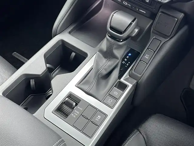トヨタ ランドクルーザー ２５０ VX 静岡県 2024(令6)年 0.1万km ブラック 1オーナー/トヨタセーフティセンス/純正12.3型メーカーナビ/・フルセグTV/BTオーディオ/USB/Apple Car Play/全方位カメラ/ビルトインETC/サンルーフ/デジタルルームミラー/本革シート/シートヒーターD/N/シートクーラーD/N/パワーシート/BSM/ハンドルヒーター/電動リアゲート/ルーフレール/LEDヘッドランプ/・フォグランプ/純正フロアマット/ドアバイザー/スマートキー/スペアキー/保証書/取扱説明書/純正18アルミホイール