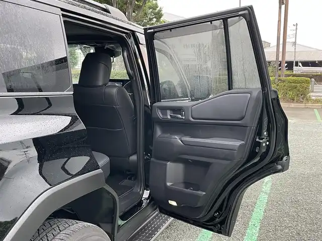 トヨタ ランドクルーザー ２５０ VX 静岡県 2024(令6)年 0.1万km ブラック 1オーナー/トヨタセーフティセンス/純正12.3型メーカーナビ/・フルセグTV/BTオーディオ/USB/Apple Car Play/全方位カメラ/ビルトインETC/サンルーフ/デジタルルームミラー/本革シート/シートヒーターD/N/シートクーラーD/N/パワーシート/BSM/ハンドルヒーター/電動リアゲート/ルーフレール/LEDヘッドランプ/・フォグランプ/純正フロアマット/ドアバイザー/スマートキー/スペアキー/保証書/取扱説明書/純正18アルミホイール