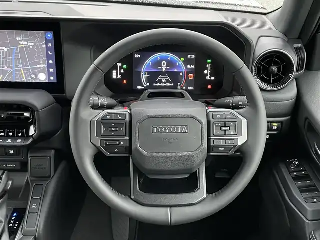 トヨタ ランドクルーザー ２５０ VX 静岡県 2024(令6)年 0.1万km ブラック 1オーナー/トヨタセーフティセンス/純正12.3型メーカーナビ/・フルセグTV/BTオーディオ/USB/Apple Car Play/全方位カメラ/ビルトインETC/サンルーフ/デジタルルームミラー/本革シート/シートヒーターD/N/シートクーラーD/N/パワーシート/BSM/ハンドルヒーター/電動リアゲート/ルーフレール/LEDヘッドランプ/・フォグランプ/純正フロアマット/ドアバイザー/スマートキー/スペアキー/保証書/取扱説明書/純正18アルミホイール