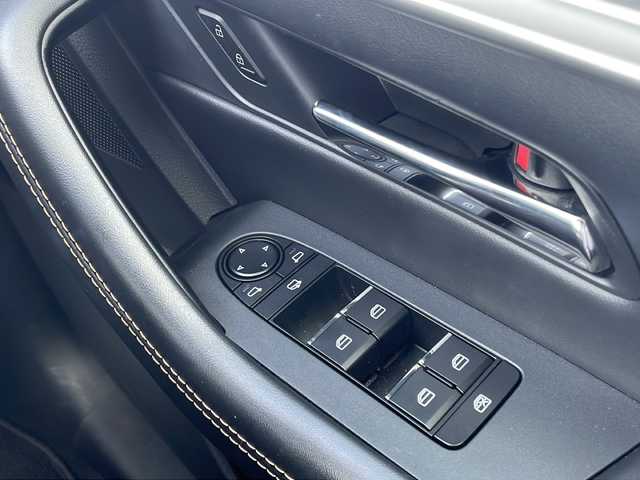 マツダ ＣＸ－６０ XD Lパッケージ 山口県 2023(令5)年 2.2万km ロジウムホワイトプレミアムメタリック マツダコネクト/・AM/FMラジオ/・Bluetooth/・スマートフォン連携【Apple CarPlay/Android Auto】/・フルセグテレビ/・HDMI/アラウンドビューモニター/マツダ・ハーモニック・アコースティックス/ETC/ドライブレコーダー/LEDヘッドランプ/オートライト/オートマチックハイビーム/電動パーキング/オートブレーキホールド/アイドリングストップ/全席シートヒーター/メモリー付パワーシート/100V電源/USB入力端子/電動リアゲート/20インチ純正アルミホイール/社外フロアマット/スマートキー【スペアキー有】/プッシュアップスタート/スマートブレーキサポート/レーンアシスト/追従有クルーズコントロール/横滑り防止装置/盗難防止装置/取扱説明書/保証書/記録簿/ワンオーナー