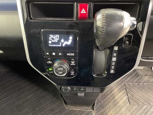 ダイハツ トール カスタムG 道央・札幌 2017(平29)年 5.7万km パールホワイトⅢ 登録時走行距離56785km/　4　W　D　/寒冷地仕様/純正SDナビ(CD/DVD/SD)/フルセグテレビ/アイドリングストップ/クルーズコントロール（追従走行なし）/ドアバイザー/プッシュスタート/両側パワースライドドア/ドライブレコーダー（前後）/横滑り防止装置/盗難防止装置/フォグランプ/フロントデアイサースイッチ/ステアリングスイッチ/革巻きステアリング/電動格納ミラー