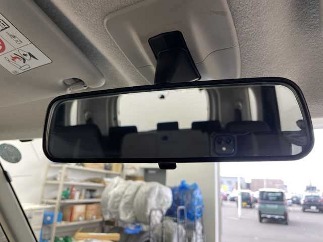 ダイハツ トール カスタムG 道央・札幌 2017(平29)年 5.7万km パールホワイトⅢ 登録時走行距離56785km/　4　W　D　/寒冷地仕様/純正SDナビ(CD/DVD/SD)/フルセグテレビ/アイドリングストップ/クルーズコントロール（追従走行なし）/ドアバイザー/プッシュスタート/両側パワースライドドア/ドライブレコーダー（前後）/横滑り防止装置/盗難防止装置/フォグランプ/フロントデアイサースイッチ/ステアリングスイッチ/革巻きステアリング/電動格納ミラー