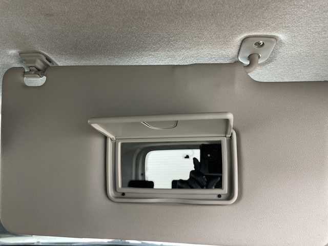 ダイハツ トール カスタムG 道央・札幌 2017(平29)年 5.7万km パールホワイトⅢ 登録時走行距離56785km/　4　W　D　/寒冷地仕様/純正SDナビ(CD/DVD/SD)/フルセグテレビ/アイドリングストップ/クルーズコントロール（追従走行なし）/ドアバイザー/プッシュスタート/両側パワースライドドア/ドライブレコーダー（前後）/横滑り防止装置/盗難防止装置/フォグランプ/フロントデアイサースイッチ/ステアリングスイッチ/革巻きステアリング/電動格納ミラー