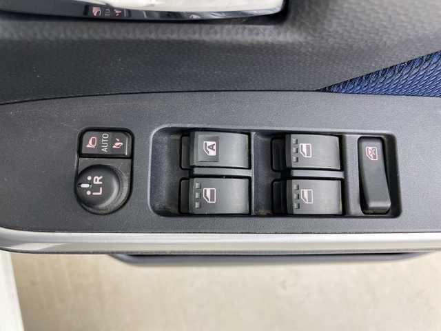 ダイハツ トール カスタムG 道央・札幌 2017(平29)年 5.7万km パールホワイトⅢ 登録時走行距離56785km/　4　W　D　/寒冷地仕様/純正SDナビ(CD/DVD/SD)/フルセグテレビ/アイドリングストップ/クルーズコントロール（追従走行なし）/ドアバイザー/プッシュスタート/両側パワースライドドア/ドライブレコーダー（前後）/横滑り防止装置/盗難防止装置/フォグランプ/フロントデアイサースイッチ/ステアリングスイッチ/革巻きステアリング/電動格納ミラー