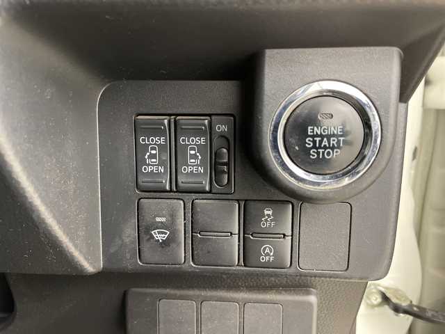 ダイハツ トール カスタムG 道央・札幌 2017(平29)年 5.7万km パールホワイトⅢ 登録時走行距離56785km/　4　W　D　/寒冷地仕様/純正SDナビ(CD/DVD/SD)/フルセグテレビ/アイドリングストップ/クルーズコントロール（追従走行なし）/ドアバイザー/プッシュスタート/両側パワースライドドア/ドライブレコーダー（前後）/横滑り防止装置/盗難防止装置/フォグランプ/フロントデアイサースイッチ/ステアリングスイッチ/革巻きステアリング/電動格納ミラー