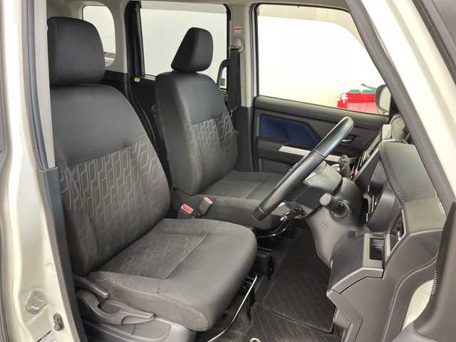 ダイハツ トール カスタムG 道央・札幌 2017(平29)年 5.7万km パールホワイトⅢ 登録時走行距離56785km/　4　W　D　/寒冷地仕様/純正SDナビ(CD/DVD/SD)/フルセグテレビ/アイドリングストップ/クルーズコントロール（追従走行なし）/ドアバイザー/プッシュスタート/両側パワースライドドア/ドライブレコーダー（前後）/横滑り防止装置/盗難防止装置/フォグランプ/フロントデアイサースイッチ/ステアリングスイッチ/革巻きステアリング/電動格納ミラー