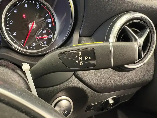 メルセデス・ベンツ ＣＬＡ１８０ AMG スタイル 岡山県 2018(平30)年 2.7万km ポーラホワイト パノラマスライディングルーフ/レーダーセーフティーパッケージ/メルセデスコマンドナビ/Rカメラ/ハーフレザーシート/LEDインテリジェントライトシステム/オートライト/オートワイパー/アンビエントライト/ロケイターライティング/ダイナミックセｔレクト/フルセグＴＶ/Bluetooth/アップルカープレイ/キーレスゴー