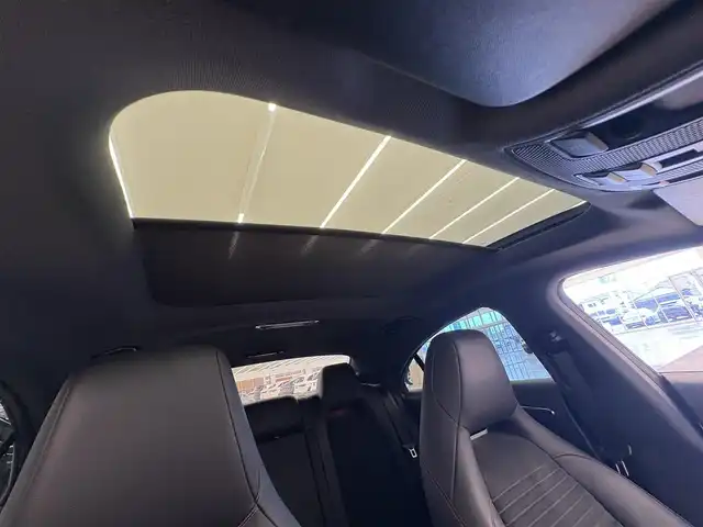 メルセデス・ベンツ ＣＬＡ１８０ AMG スタイル 岡山県 2018(平30)年 2.7万km ポーラホワイト パノラマスライディングルーフ/レーダーセーフティーパッケージ/メルセデスコマンドナビ/Rカメラ/ハーフレザーシート/LEDインテリジェントライトシステム/オートライト/オートワイパー/アンビエントライト/ロケイターライティング/ダイナミックセｔレクト/フルセグＴＶ/Bluetooth/アップルカープレイ/キーレスゴー