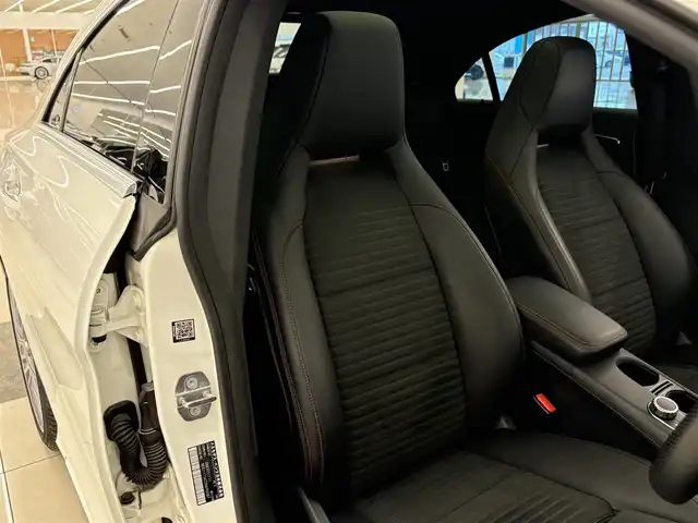 メルセデス・ベンツ ＣＬＡ１８０ AMG スタイル 岡山県 2018(平30)年 2.7万km ポーラホワイト パノラマスライディングルーフ/レーダーセーフティーパッケージ/メルセデスコマンドナビ/Rカメラ/ハーフレザーシート/LEDインテリジェントライトシステム/オートライト/オートワイパー/アンビエントライト/ロケイターライティング/ダイナミックセｔレクト/フルセグＴＶ/Bluetooth/アップルカープレイ/キーレスゴー