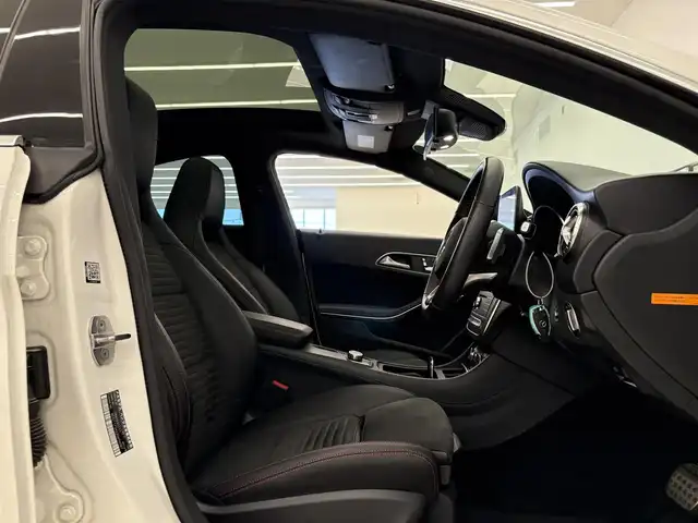 メルセデス・ベンツ ＣＬＡ１８０ AMG スタイル 岡山県 2018(平30)年 2.7万km ポーラホワイト パノラマスライディングルーフ/レーダーセーフティーパッケージ/メルセデスコマンドナビ/Rカメラ/ハーフレザーシート/LEDインテリジェントライトシステム/オートライト/オートワイパー/アンビエントライト/ロケイターライティング/ダイナミックセｔレクト/フルセグＴＶ/Bluetooth/アップルカープレイ/キーレスゴー
