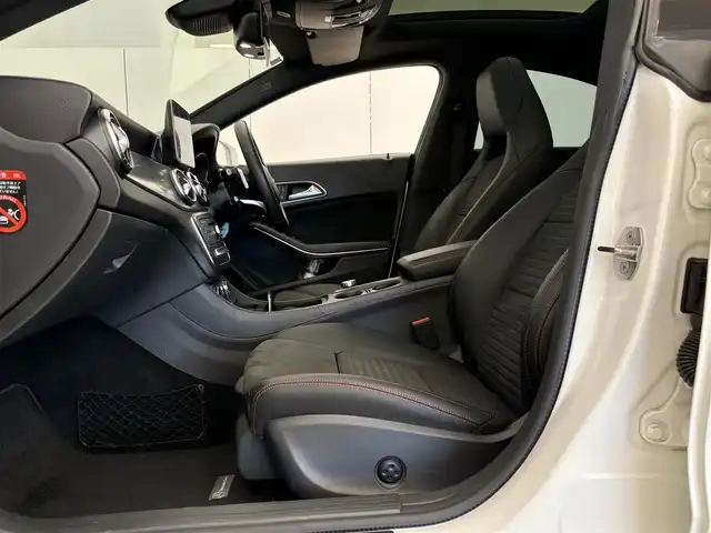 メルセデス・ベンツ ＣＬＡ１８０ AMG スタイル 岡山県 2018(平30)年 2.7万km ポーラホワイト パノラマスライディングルーフ/レーダーセーフティーパッケージ/メルセデスコマンドナビ/Rカメラ/ハーフレザーシート/LEDインテリジェントライトシステム/オートライト/オートワイパー/アンビエントライト/ロケイターライティング/ダイナミックセｔレクト/フルセグＴＶ/Bluetooth/アップルカープレイ/キーレスゴー