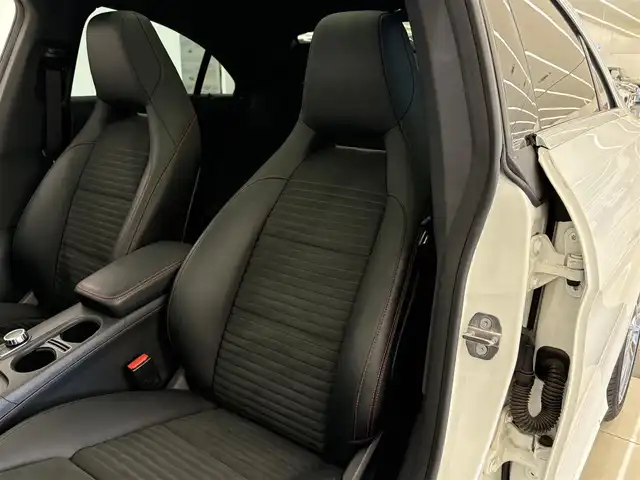 メルセデス・ベンツ ＣＬＡ１８０ AMG スタイル 岡山県 2018(平30)年 2.7万km ポーラホワイト パノラマスライディングルーフ/レーダーセーフティーパッケージ/メルセデスコマンドナビ/Rカメラ/ハーフレザーシート/LEDインテリジェントライトシステム/オートライト/オートワイパー/アンビエントライト/ロケイターライティング/ダイナミックセｔレクト/フルセグＴＶ/Bluetooth/アップルカープレイ/キーレスゴー