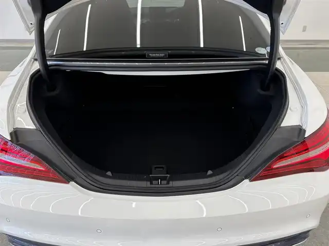 メルセデス・ベンツ ＣＬＡ１８０ AMG スタイル 岡山県 2018(平30)年 2.7万km ポーラホワイト パノラマスライディングルーフ/レーダーセーフティーパッケージ/メルセデスコマンドナビ/Rカメラ/ハーフレザーシート/LEDインテリジェントライトシステム/オートライト/オートワイパー/アンビエントライト/ロケイターライティング/ダイナミックセｔレクト/フルセグＴＶ/Bluetooth/アップルカープレイ/キーレスゴー
