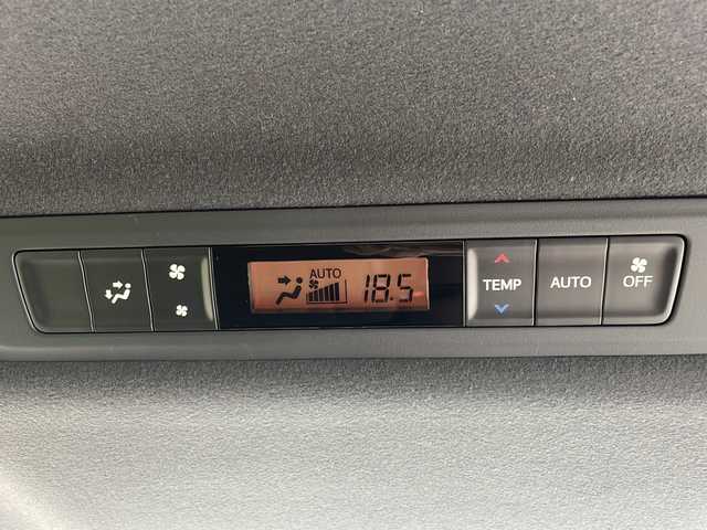 トヨタ ノア G 道東・釧路十勝 2020(令2)年 9.7万km アバンギャルドブロンズメタリック 4WD/寒冷地仕様/純正ナビ　/　(AM/FM/CD/DVD/BT)/純正エンジンスターター/ビルトインETC/バックカメラ/両側パワースライドドア/シートヒーター/茶色シート/純正15インチAW/純正フロアマット/ステアリングスイッチ/ドアバイザー/MTモード付AT/アイドリングストップ/パーキングアシスト/クルーズコントロール/コーナーセンサー/レーンキープアシスト/オートライト/オートマチックハイビーム/ライトレベライザー/フォグランプ/盗難防止装置/ABS/横滑り防止装置/スペアキー/USB入力端子