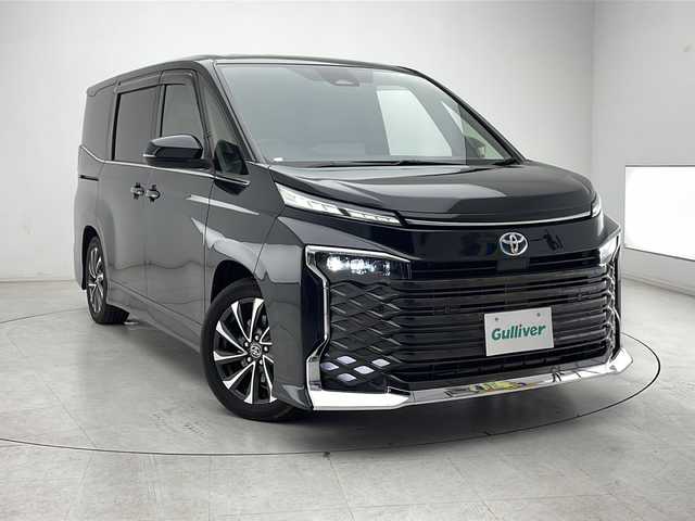 トヨタ ヴォクシー ハイブリッド S－Z 千葉県 2022(令4)年 5.2万km グリッターブラックガラスフレーク パノラミックビューモニター/ブラインドスポットモニター/10.5インチディスプレイナビ/BT/TV/後席14インチフリップダウンモニター/Miracast/HDMI/ステアリングスイッチ/両側パワースライド/100V電源/純正17インチAW/アイドリングストップ/クルーうコントロール/純正ビルトインETC2.0