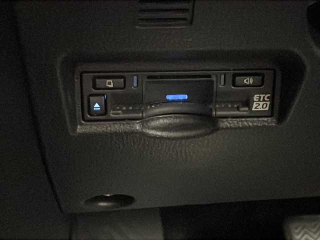 トヨタ ヴォクシー ハイブリッド S－Z 千葉県 2022(令4)年 5.2万km グリッターブラックガラスフレーク パノラミックビューモニター/ブラインドスポットモニター/10.5インチディスプレイナビ/BT/TV/後席14インチフリップダウンモニター/Miracast/HDMI/ステアリングスイッチ/両側パワースライド/100V電源/純正17インチAW/アイドリングストップ/クルーうコントロール/純正ビルトインETC2.0