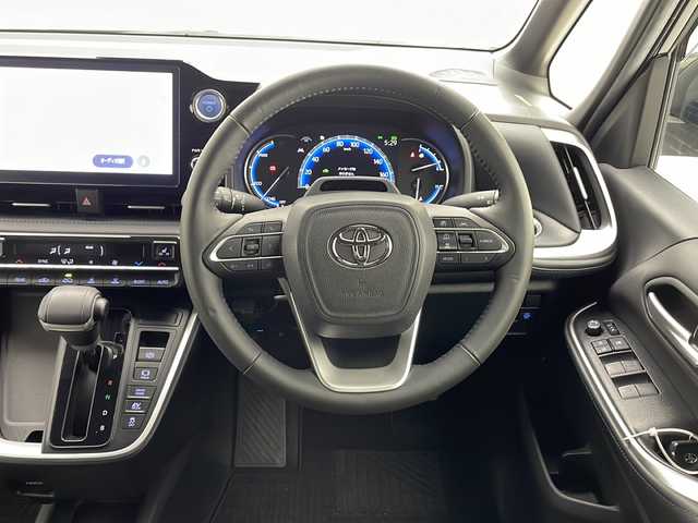 トヨタ ヴォクシー ハイブリッド S－Z 千葉県 2022(令4)年 5.2万km グリッターブラックガラスフレーク パノラミックビューモニター/ブラインドスポットモニター/10.5インチディスプレイナビ/BT/TV/後席14インチフリップダウンモニター/Miracast/HDMI/ステアリングスイッチ/両側パワースライド/100V電源/純正17インチAW/アイドリングストップ/クルーうコントロール/純正ビルトインETC2.0