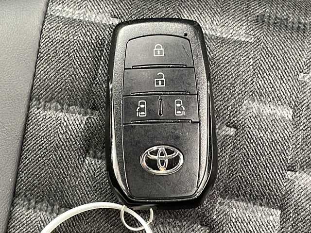 トヨタ ヴォクシー ハイブリッド S－Z 千葉県 2022(令4)年 5.2万km グリッターブラックガラスフレーク パノラミックビューモニター/ブラインドスポットモニター/10.5インチディスプレイナビ/BT/TV/後席14インチフリップダウンモニター/Miracast/HDMI/ステアリングスイッチ/両側パワースライド/100V電源/純正17インチAW/アイドリングストップ/クルーうコントロール/純正ビルトインETC2.0