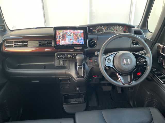 ホンダ Ｎ ＢＯＸ カスタム L 福岡県 2023(令5)年 2.5万km プラチナホワイトパール 9インチカロッツェリアナビ　AVIC-RQ720/【AM/FM/CD/DVD/BT/SD】/バックカメラ/ビルトインETC/リアコーナーセンサー/両側パワースライドドア/前席シートヒーター/レーダークルーズコントロール/アイドリングストップ/LEDヘッドライト/オートライト/衝突軽減ブレーキ/レーンキープアシスト