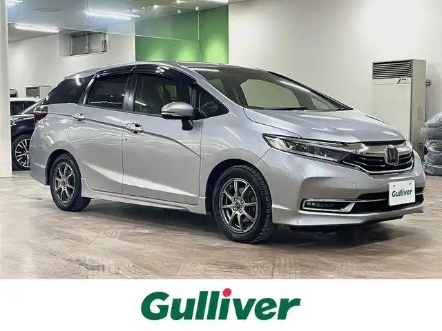 ホンダ シャトル G ホンダセンシング 道央・札幌 2019(令1)年 6.5万km ルナシルバーM ホンダセンシング/・衝突軽減ブレーキ/・レーンキープアシスト/・横滑り防止/レーダークルーズコントロール/社外ディスプレイオーディオ/・Bluetooth/AUX/USB/Apple CarPlay/バックカメラ/ビルトインETC/LEDヘッドライト/LEDフォグランプ/オートライト/プッシュスタート/スマートキー×2/純正フロアマット/純正ドアバイザー/サマータイヤセット積込み/　185/60/15　2019年製　3mm/保証書/取扱説明書