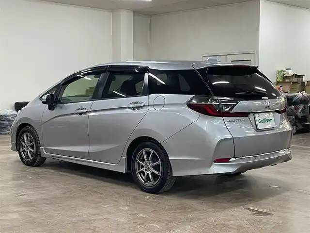 ホンダ シャトル G ホンダセンシング 道央・札幌 2019(令1)年 6.5万km ルナシルバーM ホンダセンシング/・衝突軽減ブレーキ/・レーンキープアシスト/・横滑り防止/レーダークルーズコントロール/社外ディスプレイオーディオ/・Bluetooth/AUX/USB/Apple CarPlay/バックカメラ/ビルトインETC/LEDヘッドライト/LEDフォグランプ/オートライト/プッシュスタート/スマートキー×2/純正フロアマット/純正ドアバイザー/サマータイヤセット積込み/　185/60/15　2019年製　3mm/保証書/取扱説明書