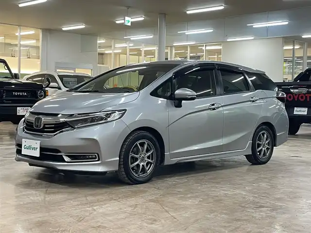 ホンダ シャトル G ホンダセンシング 道央・札幌 2019(令1)年 6.5万km ルナシルバーM ホンダセンシング/・衝突軽減ブレーキ/・レーンキープアシスト/・横滑り防止/レーダークルーズコントロール/社外ディスプレイオーディオ/・Bluetooth/AUX/USB/Apple CarPlay/バックカメラ/ビルトインETC/LEDヘッドライト/LEDフォグランプ/オートライト/プッシュスタート/スマートキー×2/純正フロアマット/純正ドアバイザー/サマータイヤセット積込み/　185/60/15　2019年製　3mm/保証書/取扱説明書