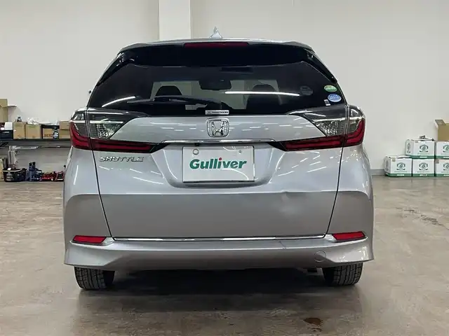 ホンダ シャトル G ホンダセンシング 道央・札幌 2019(令1)年 6.5万km ルナシルバーM ホンダセンシング/・衝突軽減ブレーキ/・レーンキープアシスト/・横滑り防止/レーダークルーズコントロール/社外ディスプレイオーディオ/・Bluetooth/AUX/USB/Apple CarPlay/バックカメラ/ビルトインETC/LEDヘッドライト/LEDフォグランプ/オートライト/プッシュスタート/スマートキー×2/純正フロアマット/純正ドアバイザー/サマータイヤセット積込み/　185/60/15　2019年製　3mm/保証書/取扱説明書