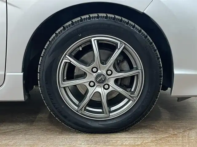 ホンダ シャトル G ホンダセンシング 道央・札幌 2019(令1)年 6.5万km ルナシルバーM ホンダセンシング/・衝突軽減ブレーキ/・レーンキープアシスト/・横滑り防止/レーダークルーズコントロール/社外ディスプレイオーディオ/・Bluetooth/AUX/USB/Apple CarPlay/バックカメラ/ビルトインETC/LEDヘッドライト/LEDフォグランプ/オートライト/プッシュスタート/スマートキー×2/純正フロアマット/純正ドアバイザー/サマータイヤセット積込み/　185/60/15　2019年製　3mm/保証書/取扱説明書