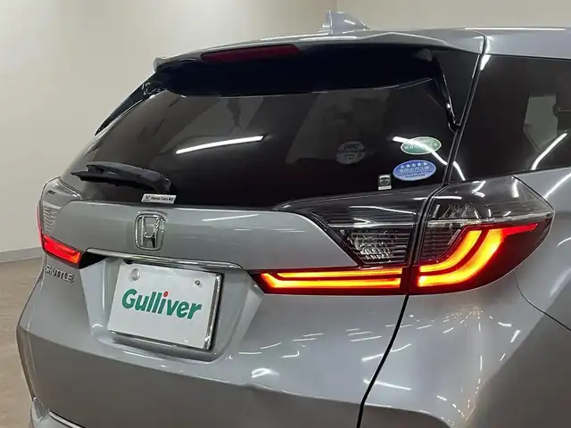 ホンダ シャトル G ホンダセンシング 道央・札幌 2019(令1)年 6.5万km ルナシルバーM ホンダセンシング/・衝突軽減ブレーキ/・レーンキープアシスト/・横滑り防止/レーダークルーズコントロール/社外ディスプレイオーディオ/・Bluetooth/AUX/USB/Apple CarPlay/バックカメラ/ビルトインETC/LEDヘッドライト/LEDフォグランプ/オートライト/プッシュスタート/スマートキー×2/純正フロアマット/純正ドアバイザー/サマータイヤセット積込み/　185/60/15　2019年製　3mm/保証書/取扱説明書