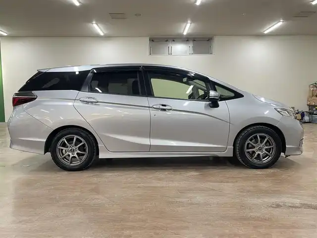 ホンダ シャトル G ホンダセンシング 道央・札幌 2019(令1)年 6.5万km ルナシルバーM ホンダセンシング/・衝突軽減ブレーキ/・レーンキープアシスト/・横滑り防止/レーダークルーズコントロール/社外ディスプレイオーディオ/・Bluetooth/AUX/USB/Apple CarPlay/バックカメラ/ビルトインETC/LEDヘッドライト/LEDフォグランプ/オートライト/プッシュスタート/スマートキー×2/純正フロアマット/純正ドアバイザー/サマータイヤセット積込み/　185/60/15　2019年製　3mm/保証書/取扱説明書