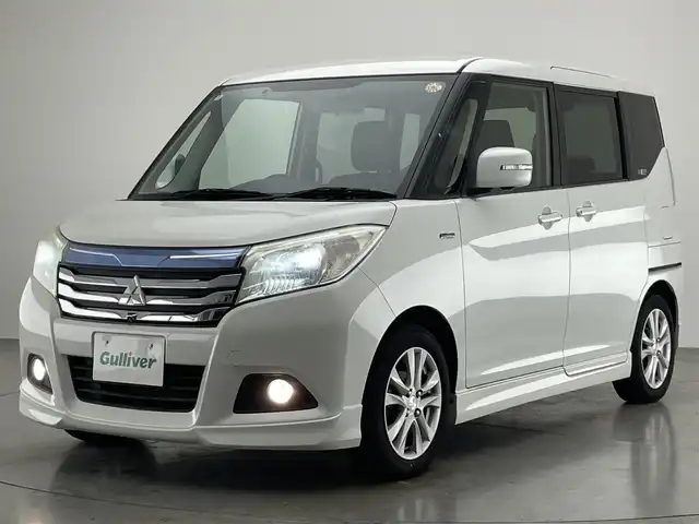 三菱 デリカＤ：２ ハイブリッドSZ ナビパッケージ 愛知県 2018(平30)年 7.9万km ピュアホワイトP 純正ナビ　全方位カメラ　シートヒーター　フルセグＴＶ　ＢＴ　両側パワスラ　ＥＴＣ　デュアルカメラブレーキ　衝突軽減　車線逸脱　クルーズコントロール　ＨＩＤオートライト　フォグランプ　純正フロアマット