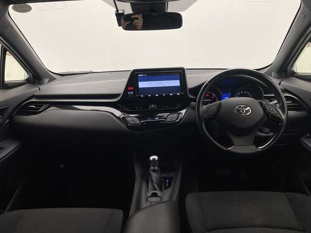 トヨタ Ｃ－ＨＲ S LEDパッケージ 宮崎県 2018(平30)年 4.4万km ホワイトパールクリスタルシャイン ワンオーナー/モデリスタエアロ/純正9インチメモリーナビ/　CD DVD BTオーディオ フルセグTV/バックカメラ/プリクラッシュセーフティ/レーンディパーチャーアラート/アダクティブクルーズコントロール/電子オートブレーキホールド/純正ドライブレコーダー/ステアリングリモコン/革巻きステアリング/オートLEDヘッドライト/ビルトインETC/純正フロアマット