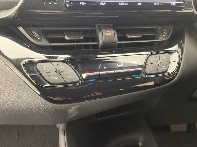 トヨタ Ｃ－ＨＲ S LEDパッケージ 宮崎県 2018(平30)年 4.4万km ホワイトパールクリスタルシャイン ワンオーナー/モデリスタエアロ/純正9インチメモリーナビ/　CD DVD BTオーディオ フルセグTV/バックカメラ/プリクラッシュセーフティ/レーンディパーチャーアラート/アダクティブクルーズコントロール/電子オートブレーキホールド/純正ドライブレコーダー/ステアリングリモコン/革巻きステアリング/オートLEDヘッドライト/ビルトインETC/純正フロアマット